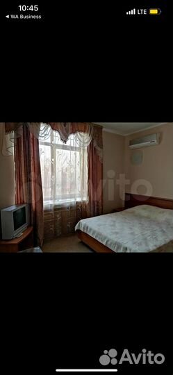 Кровать двуспальная деревянная с матрацем 160х200