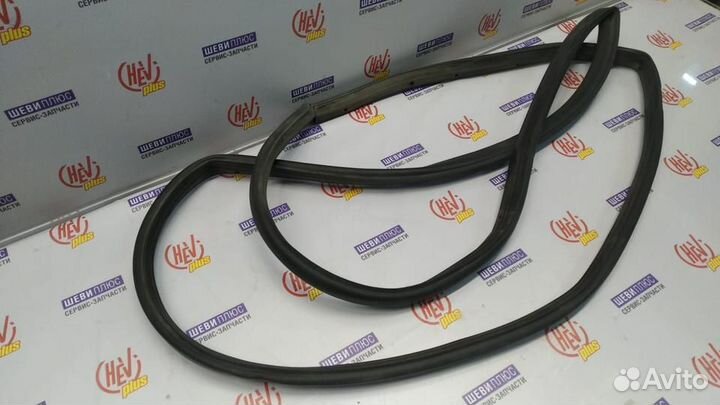 Уплотнитель двери задней правой задней, Hummer H3