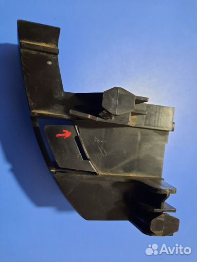 Кронштейн фонаря задний правый Тoyota Land Cruiser