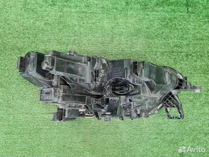 Фара левая Volkswagen Polo