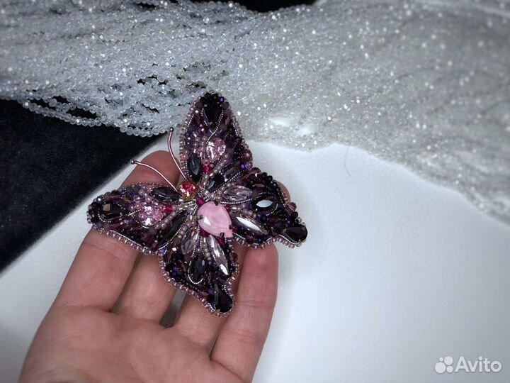 Броши в ассортименте