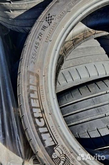Michelin Pilot Sport 4 235/45 R18 98Y