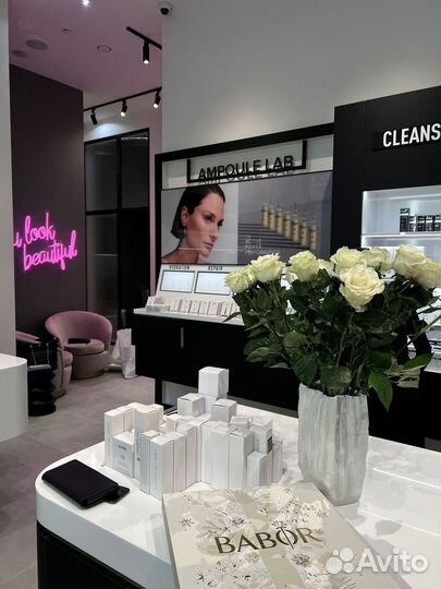 Бровист, визажист