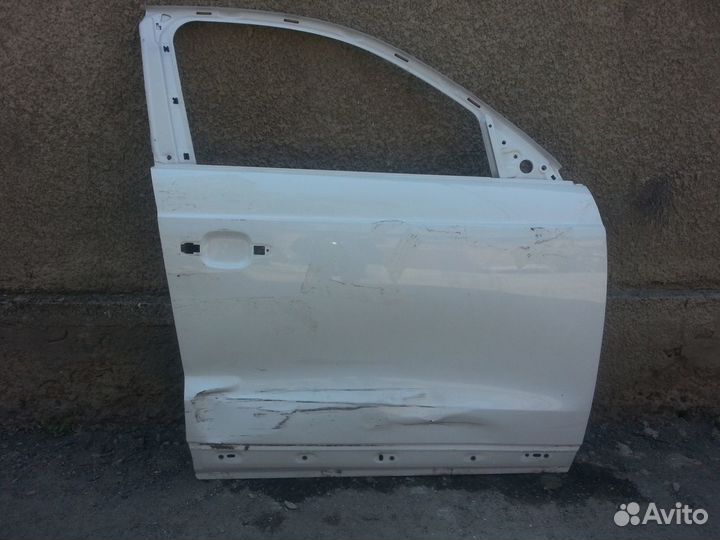 Audi Q3 передняя правая дверь с 2011