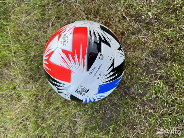 Футбольный мяч adidas