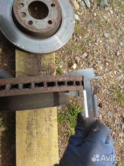 Передний тормозной диск Vw Amarok