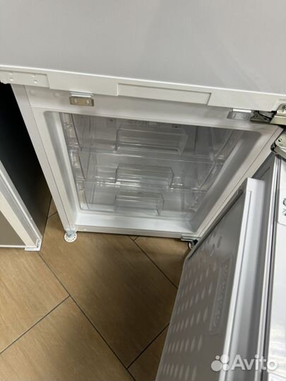 Встраиваемый холодильник комби Haier HRF236nfru