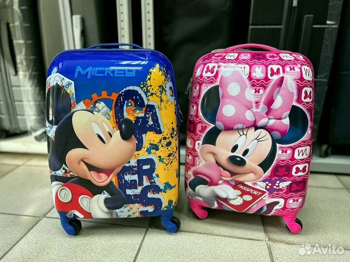 Чемодан маленький на колесах