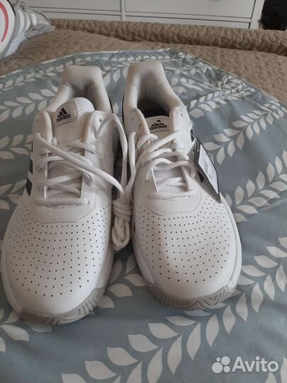 Кроссовки adidas оригинал 40размер