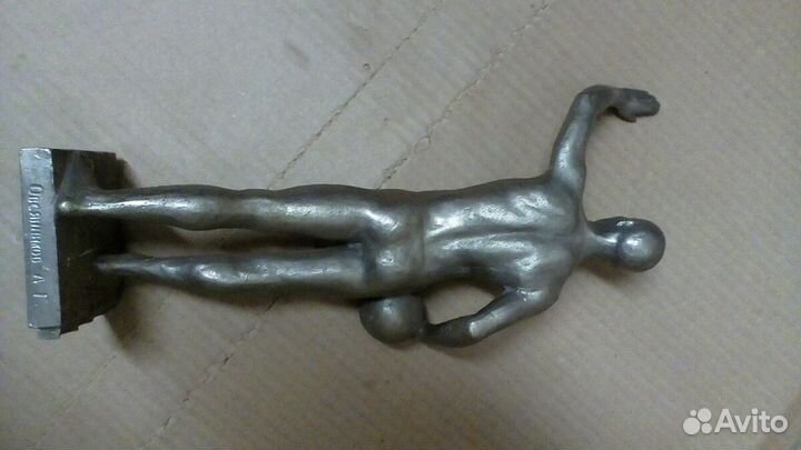 Спортсмен Овсянников Водное поло Монумент-скульпту