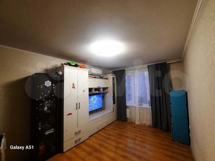 Доля в 2-к. квартире, 44 м², 9/9 эт.