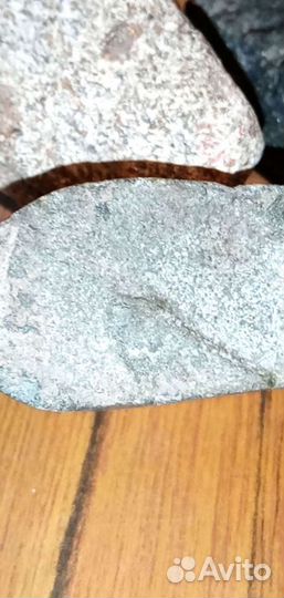 Камень, возможно Метеорит