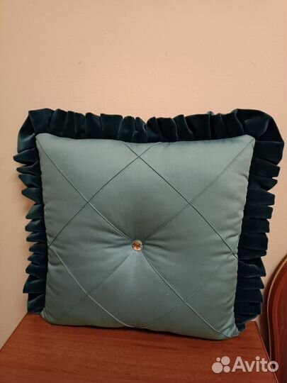 Подушка декоративная новая.3 штуки