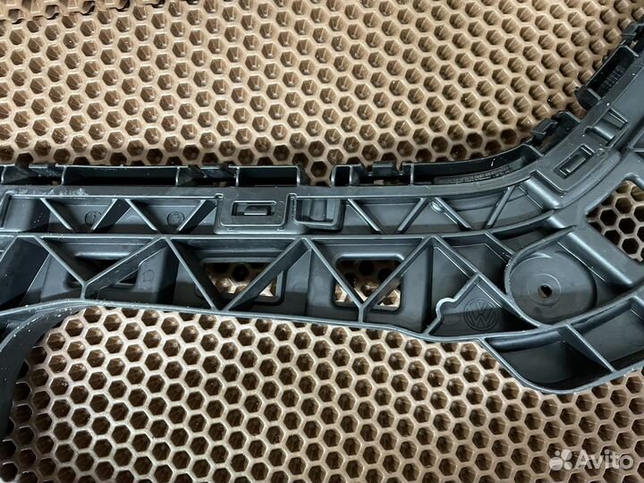 Кронштейн крепления заднего бампера VW Passat B8