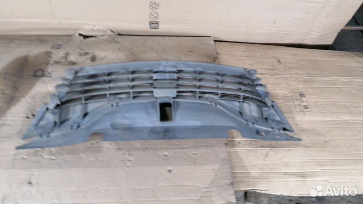 Решетка радиатора Рено Лагуна 2002г оригинал