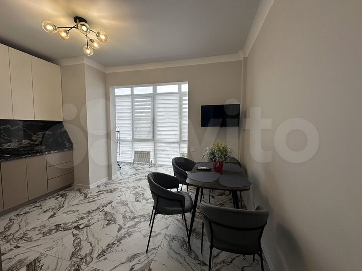 2-к. квартира, 60 м², 1/10 эт.