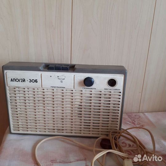 Радиоприемник трехпрограмный Апогей