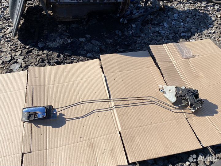 Замок задней левой двери nissan cefiro a 32