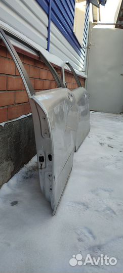 Продам двери на лада веста