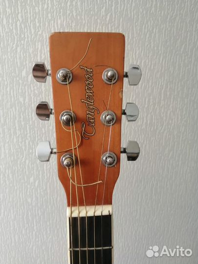 Акустическая гитара