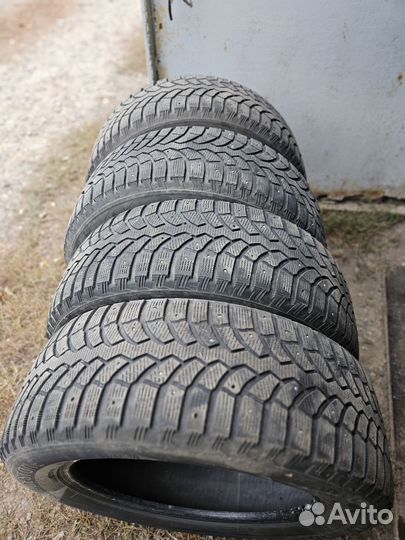 Bridgestone Blizzak Spike-01 235/60 R18