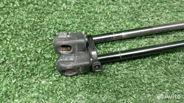 Амортизатор багажника Kia Sportage