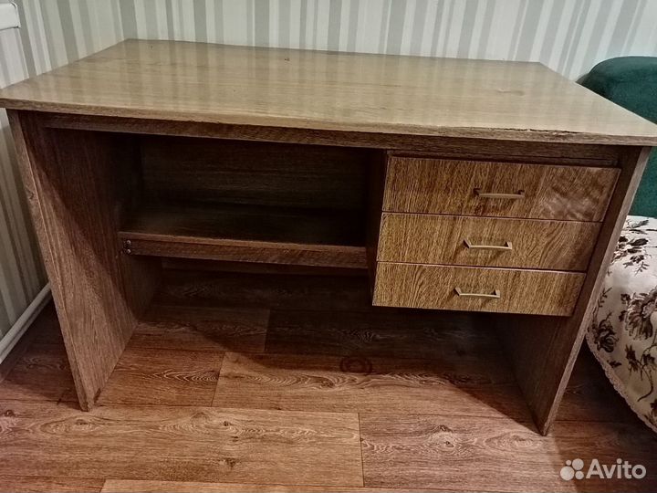 Учебный стол