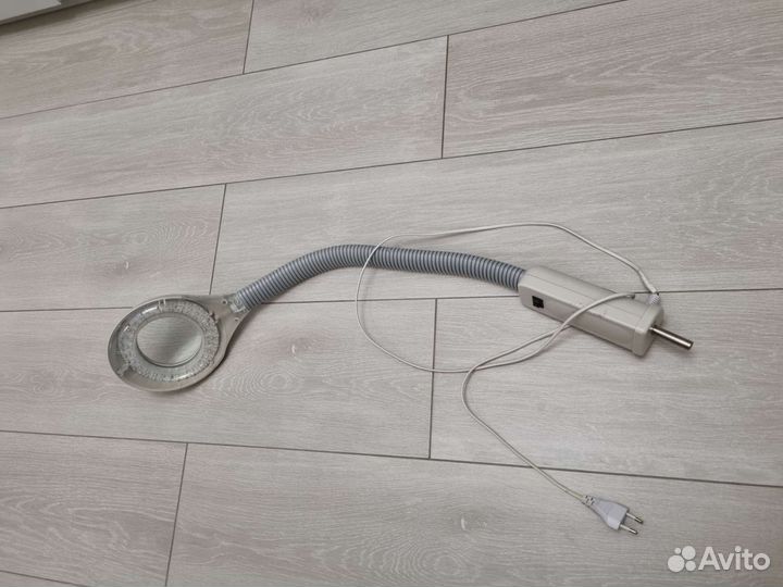 Косметологическая лампа с лупой