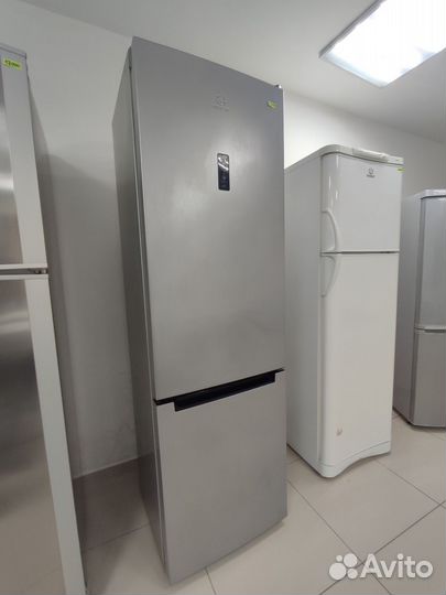 Холодильник Indesit, 200 см