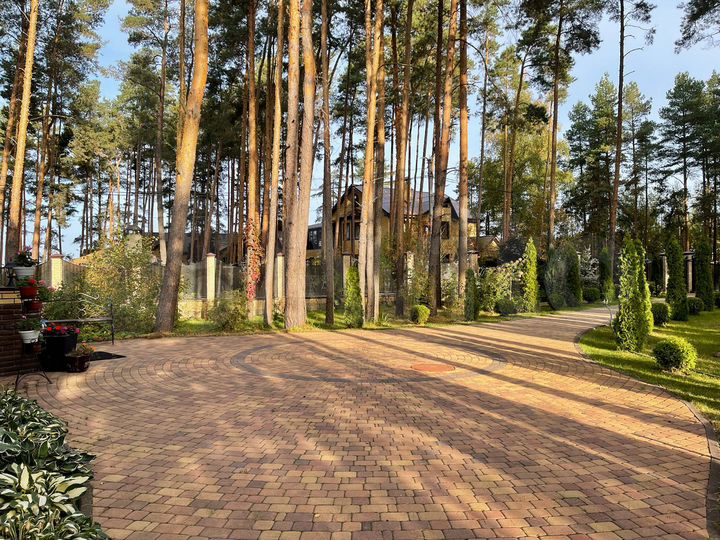 Дом 407,5 м² на участке 50 сот.