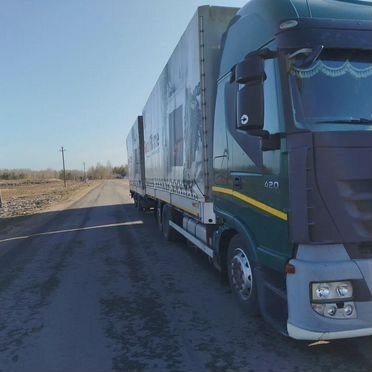Тентованный грузовик 100 м³ IVECO Stralis, 2012