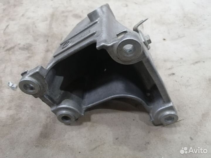 Кронштейн двигателя правый для Suzuki Grand Vitara