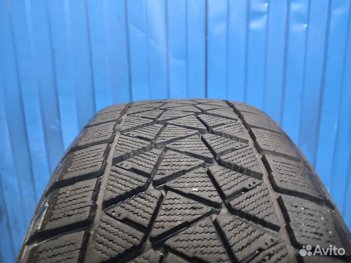 Bridgestone Blizzak DM-V2 235/55 R18