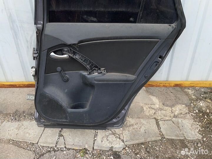 Дверь задняя правая Toyota Avensis универсал D4D