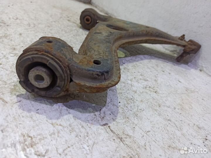 Рычаг передний левый нижний