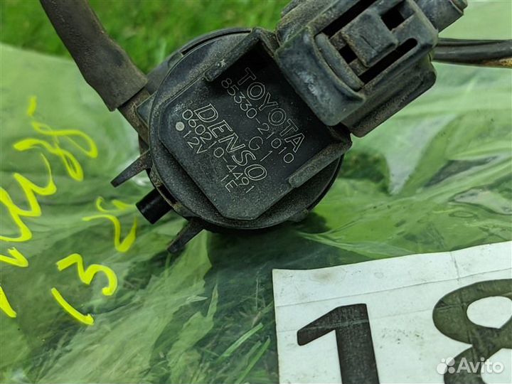 Насос омывателя передний Toyota Harrier MCU35