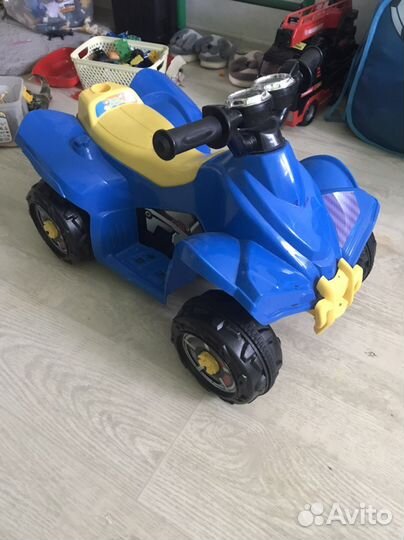 Детский квадроцикл на аккумуляторе