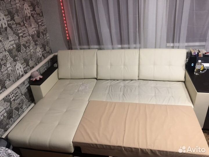 Кожаный угловой диван бу