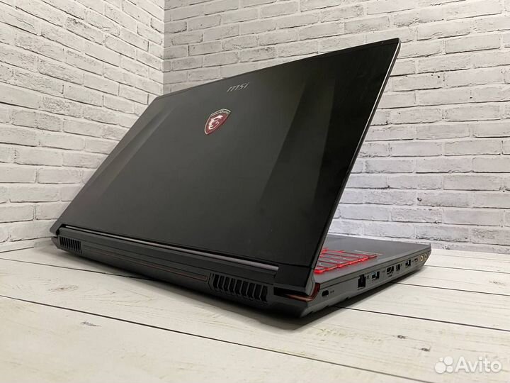 Игровой ноутбук MSI i5/8Gb/FHD/2видеокарты/SSD
