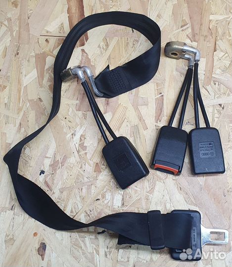 Задние ремни безопасности Audi 80