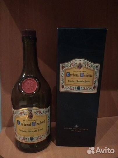 Коробка и бутылка из под бренди