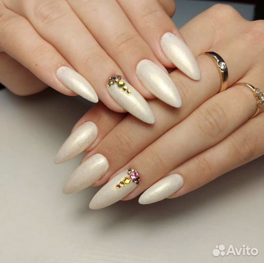 Модель на наращивание ногтей