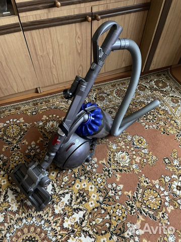 Проводной пылесос Dyson
