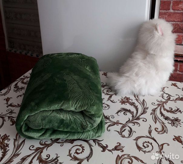 Плед зелёный плюшевый