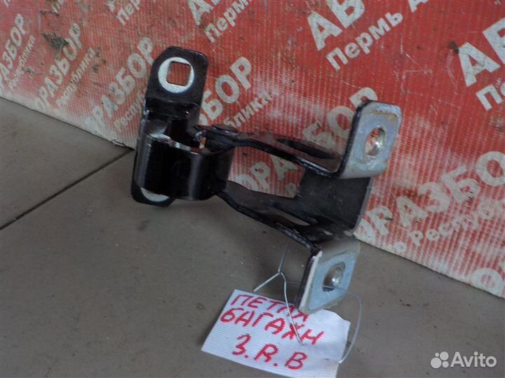 Петля двери верхняя задняя правая LADA Largus R90