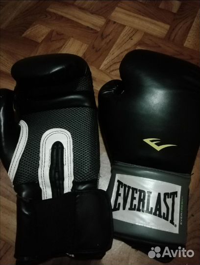 Боксерские перчатки 14 oz everlast