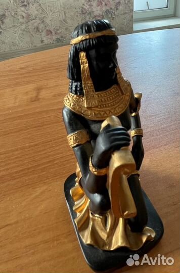 Статуэтка изящной женщины