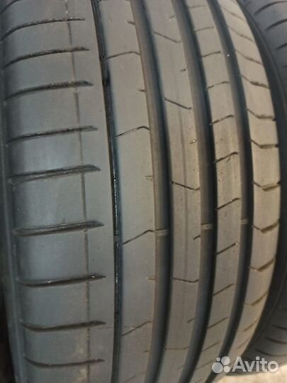 Pirelli P Zero PZ4 245/45 R18 и 275/40 R18