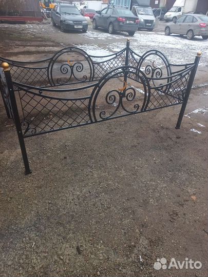 Оградки на кладбище