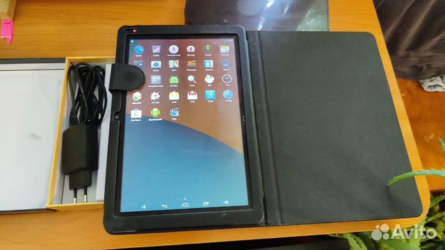 Планшет 10 дюймов в чехле как новый купить в Боровихе | Электроника | Авито